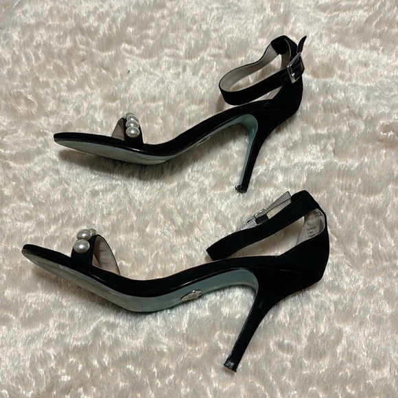 Betsy Johnson Black Strappy Heels with Pearls - Picture 4 of 7